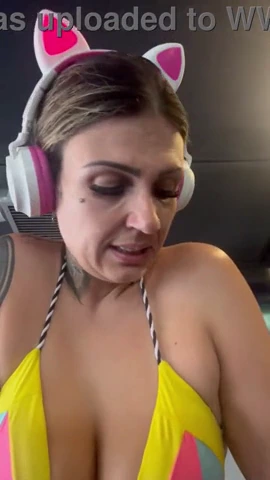 Dripping with sweat and salt in the gym near Copacabana porn video